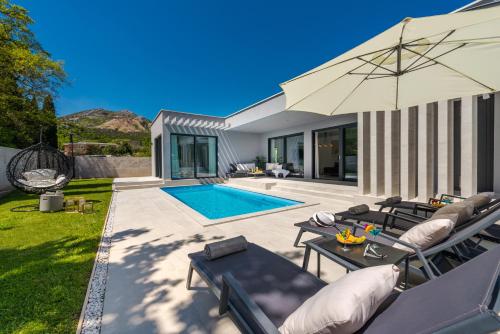Villa Oasis - Your luxury home away from home 3
