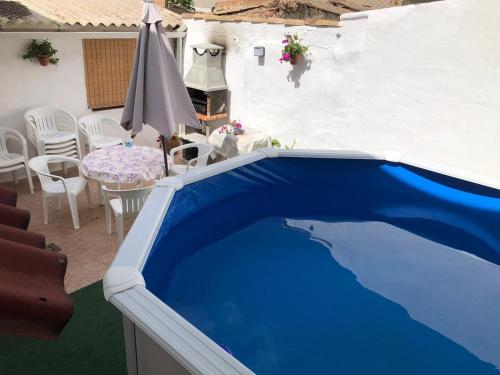 Úszómedence, La Trilla in Cacín
