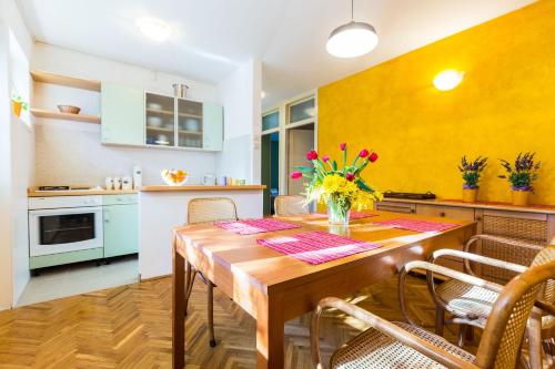 Lavender apt. w. balcony in old town, Zadar