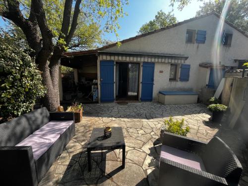 Maison dans domaine privé gîte à louer Les Terrassonnes