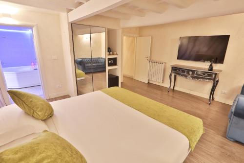 Grottini Luxury Suites ~ Pantheon, Rome (photo 2)