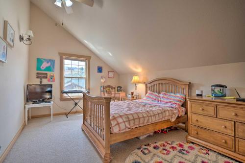Modern Condo Comforts Near Town and Ski Trails! - image 36