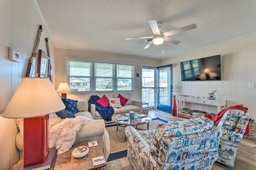 Quaint Sand Dollar Sandbar - Walk to Beach! in Topsail Beach, USA