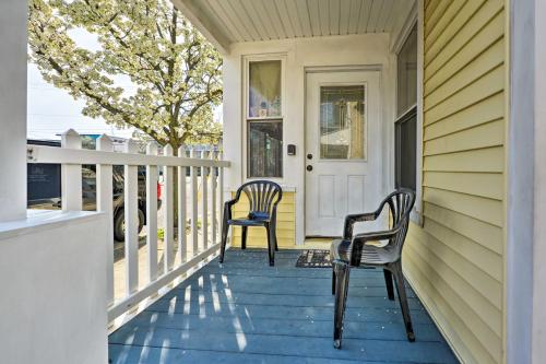 Wildwood Apartment - Porch and Enclosed Sunroom! in Wildwood, USA