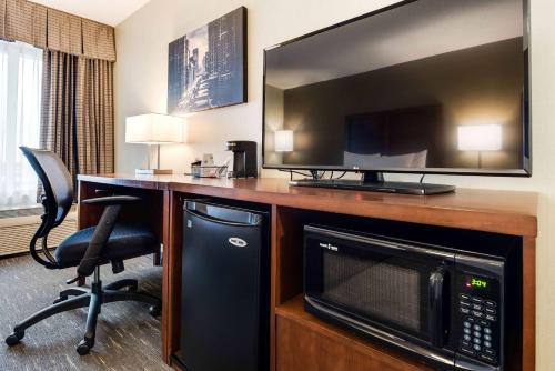Chicago Marriott Suites Downers Grove: Luxurious Stay with Unbeatable Amenities