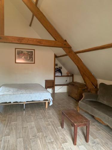 1 double bed, 2 twin beds
