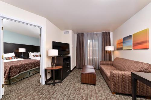 Staybridge Suites Sioux Falls At Empire Mall Hotel