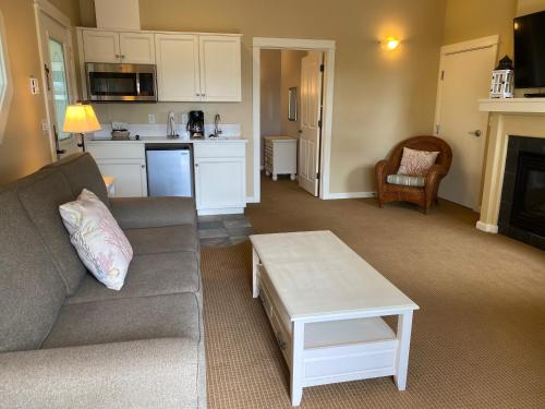 Lighthouse Inn - image 11