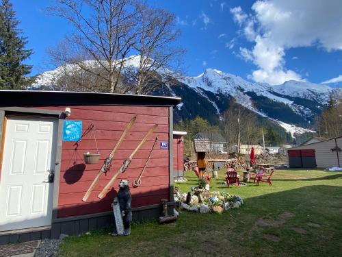 Buitenkant, The Cabin in Stewart (BC)