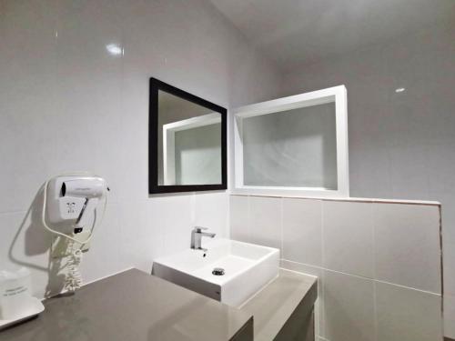 Nana Beach Hotel & Resort Room Type - Standard Twin Room