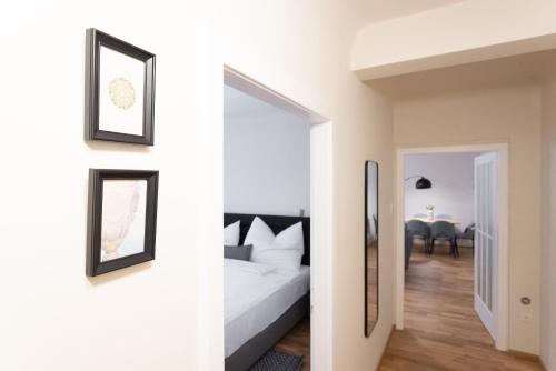 Chic 1-Bed Apt by Canal Walk to Historic Centre 3