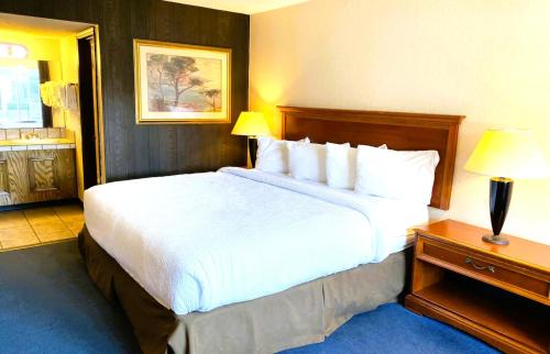The District Hotel Club and Resorts