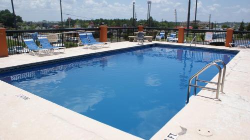 Vistas, Home Town Inn & Suites in Crestview (FL)