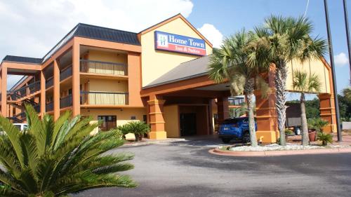 Home Town Inn & Suites in Crestview (FL)