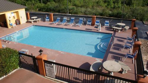 Alrededores, Home Town Inn & Suites in Crestview (FL)