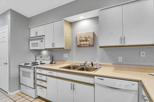 Fairway Heights condo in Branson, USA