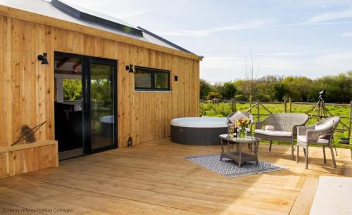 Meadow Hide - HOT TUB, Chichester gîte à louer Bosham Railway Station