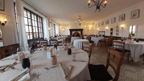 Restorāns, Logis- Hotel & Restaurant Le Montligeon in Mortagne-au-Perche