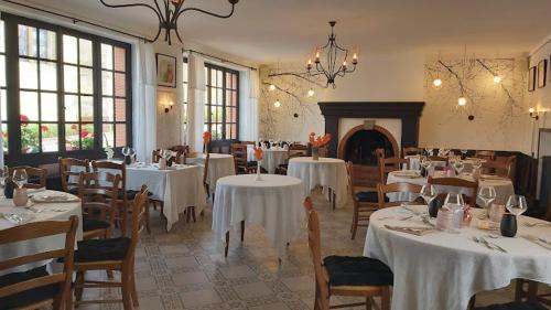 Restorāns, Logis- Hotel & Restaurant Le Montligeon in Mortagne-au-Perche
