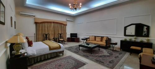 Etihad Club Flatties Hotel in Rahim Yar Khan