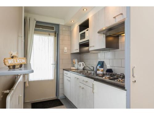 Cocina, Apartment in Vlissingen near the Beach in Roosendaal