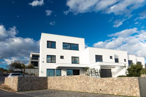 Three-Bedroom Villa image 4