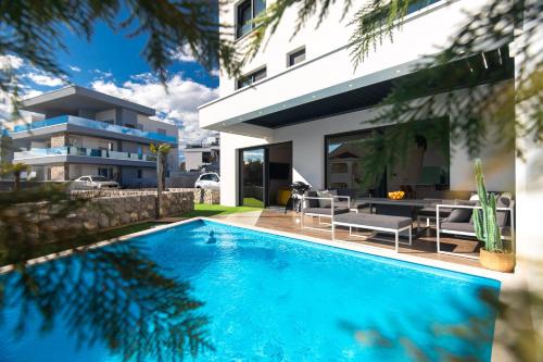 Three-Bedroom Villa image 2