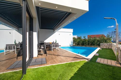 Three-Bedroom Villa image 1