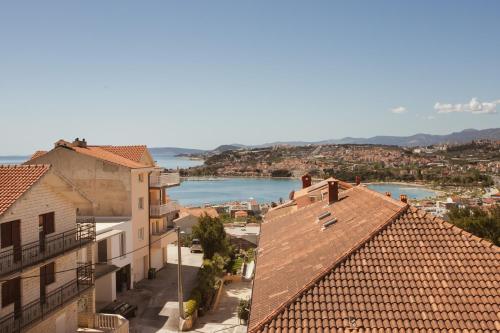 Apartment with Terrace and Sea View