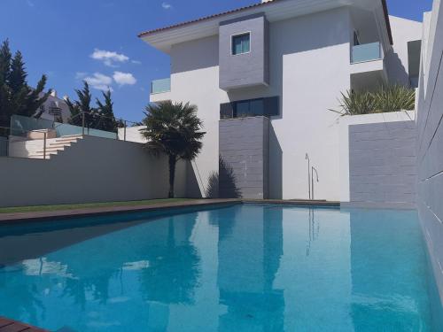 Estoril pool house with private garage gîte à louer Bicesse