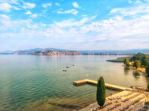 A környék, Million dollar lake view! in Racha