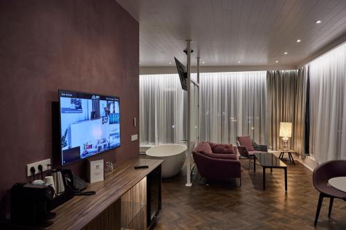 B59 Hotel - image 7