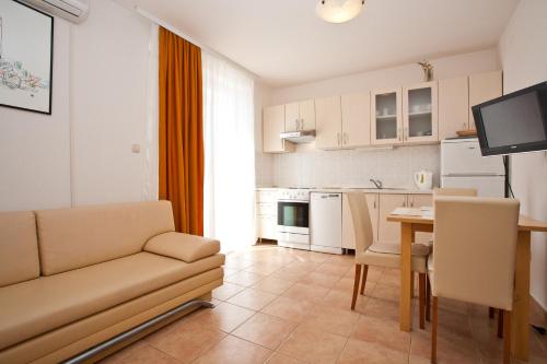 Apartments Glibo near the sea and town center! 2