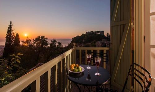 Kyparissia Old Town Lodge with amazing sea view gîte à louer Míloi