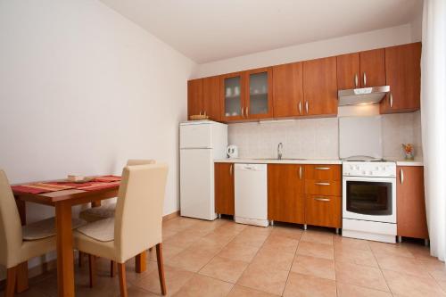 Apartments Glibo near the sea and town center! 5