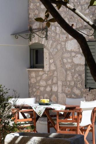 La casa di Bella a tradional stone house with barbecue