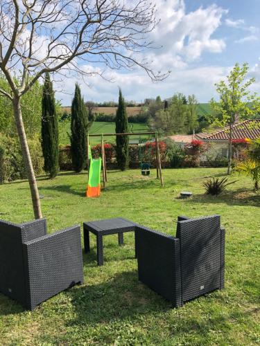 Suite indépendante au cœur d’un jardin arboré. - Location saisonnière - Montaut