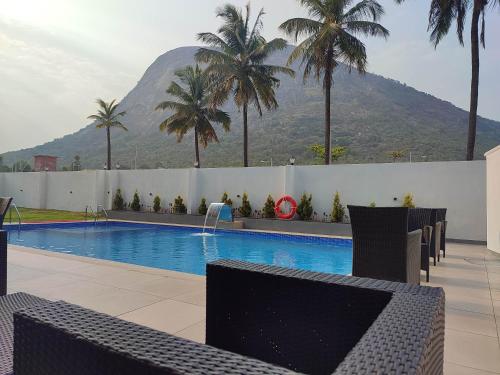 Swimming pool, SILVER CLOUD in Devanahalli