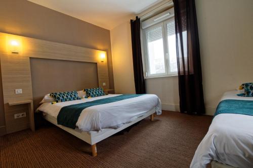 1 queen bed, 1 twin bed
