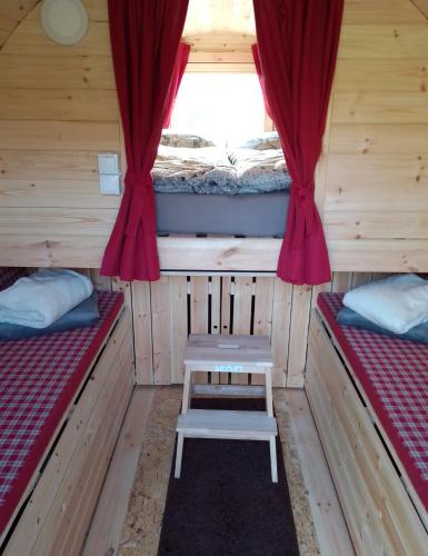  Schlaffass und Hütte mit Teich in Klöch