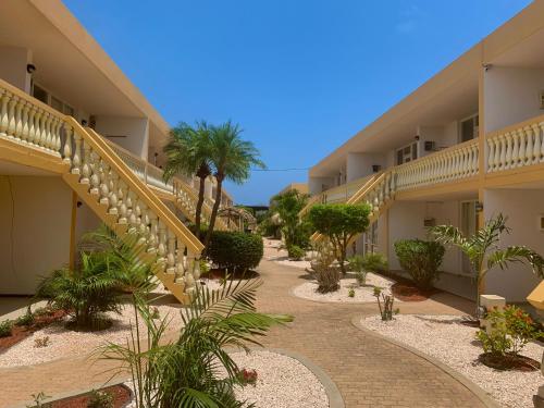 숙소 외관, Montana Eco Resort Aruba in 노르트