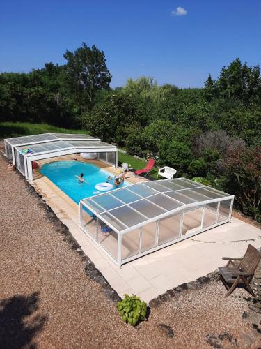 Gîte La Pironnière - Piscine, Nature, au bord de la Rivière - Location saisonnière - Montreuil-sur-Maine