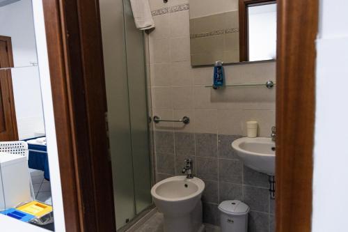 Economy Double Room image 4