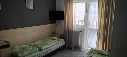 2 twin beds