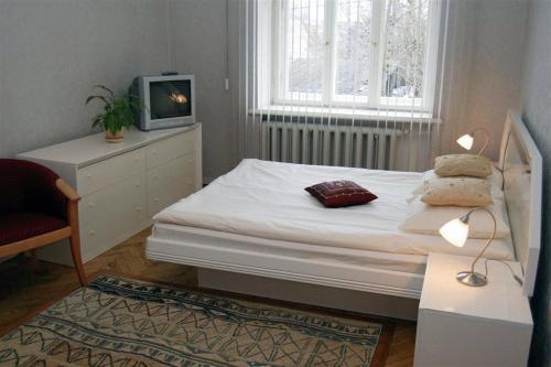 Double or Twin Room image 5