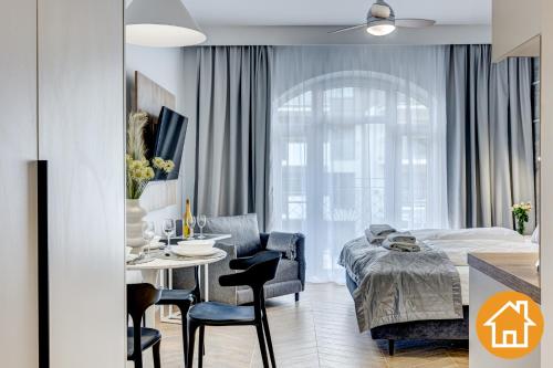 Studio Apartment image 9