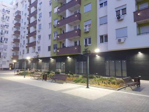 Center Sunrise Apartment - image 5