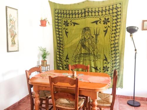  Cozy and Tranquil Townhouse in Town Orgiva in Órgiva