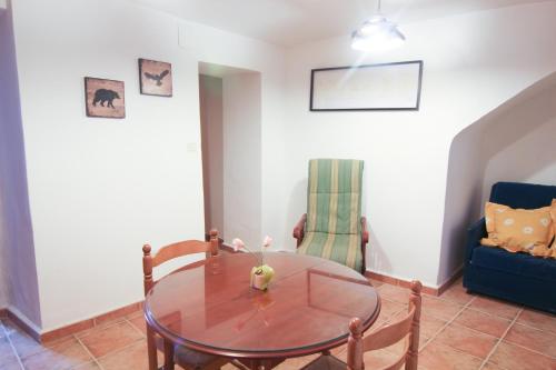  Cozy and Tranquil Townhouse in Town Orgiva in Órgiva