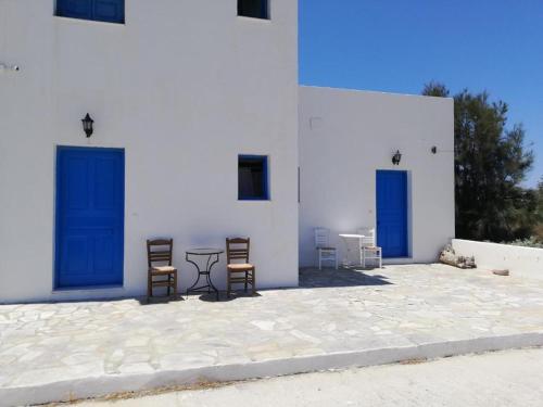 Papikinou Studios in Milos Island
